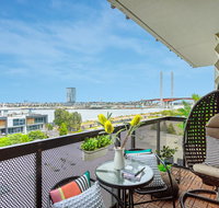 Water views Lovely 2BRs free tram zone close to everything - Holiday Adelaide