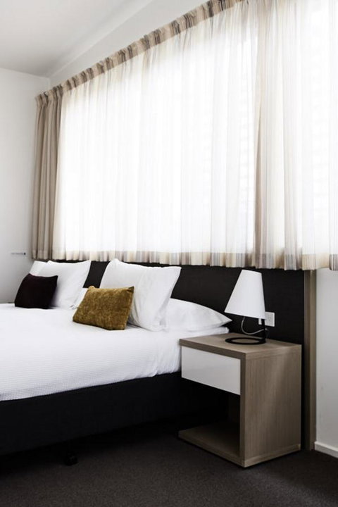 Quarters At Flinders Hotel - Holiday Adelaide 14