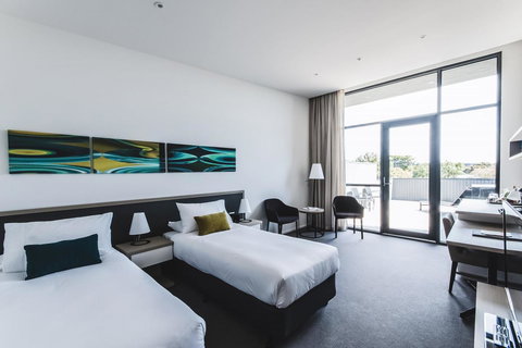 Quarters At Flinders Hotel - Holiday Adelaide 12