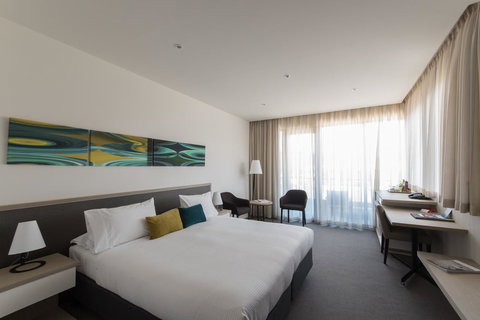 Quarters At Flinders Hotel - Holiday Adelaide 2