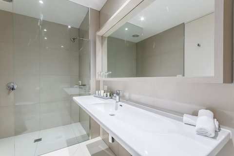 Quarters At Flinders Hotel - Holiday Adelaide 18