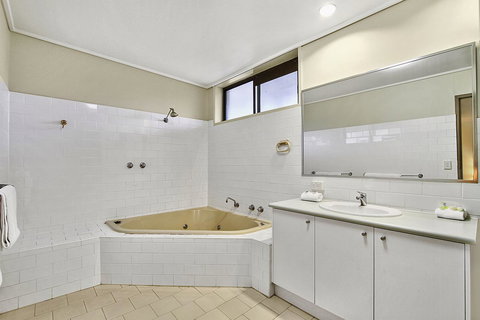 Knox International Hotel And Apartments - Holiday Adelaide 12