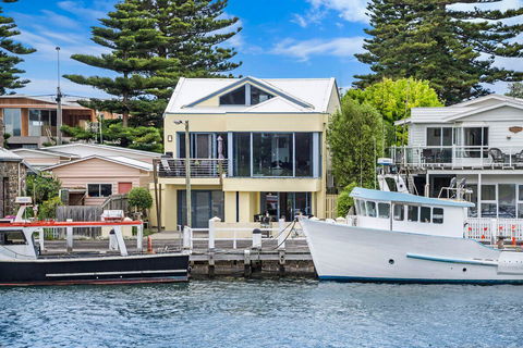 The Waterfront Apartment - Holiday Adelaide 3