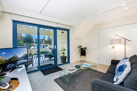 The Waterfront Apartment - Holiday Adelaide 10