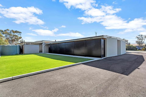 The Bunkhouse - Holiday Adelaide 1