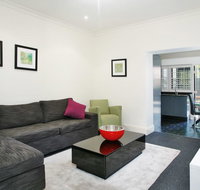The Courtyard of St Neot - Art Deco 2BR Potts Point Apartment with Large Courtyard in Stunning Location - Holiday Adelaide