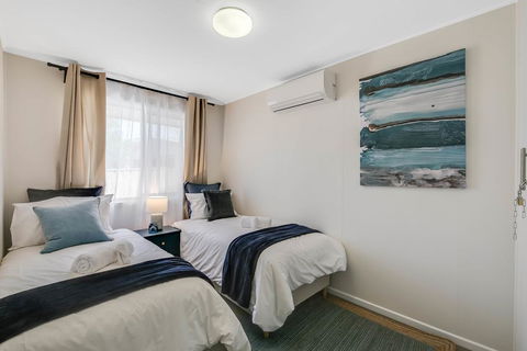 The Cowhide Cabin - Comfy, Family Friendly Stays In Toowoomba - Holiday Adelaide 3