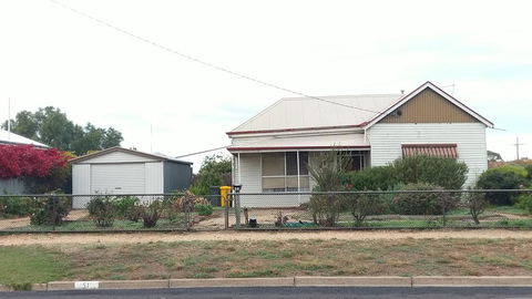 The Crooked Cottage - Holiday Adelaide 1