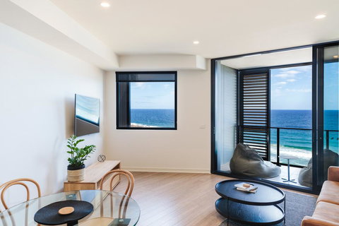 The Edge - Luxurious Waterfront Apartment - Holiday Adelaide 0