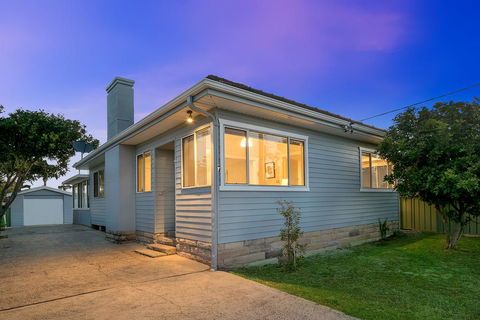 The Entrance North Lakeside Cottage - Holiday Adelaide 0