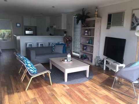 The Esplanade Holiday Home - Holiday Adelaide 3