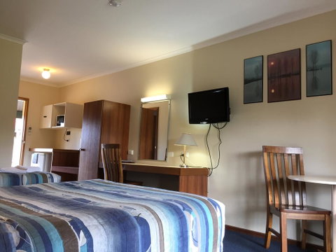 The Finley Palm Motor Inn - Holiday Adelaide 1