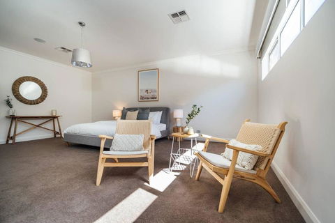 The Grand Oasis - Pool - Wifi - Mins From Beach - Holiday Adelaide 2