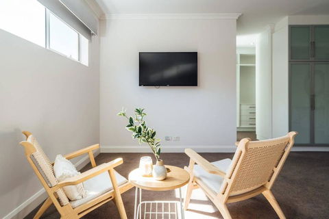 The Grand Oasis - Pool - Wifi - Mins From Beach - Holiday Adelaide 3