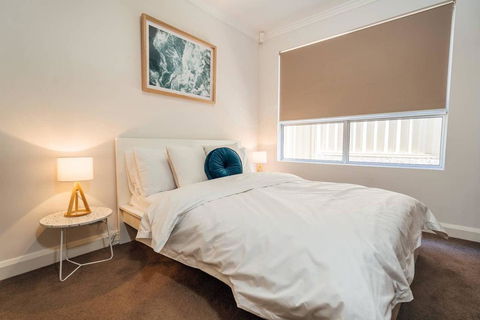 The Grand Oasis - Pool - Wifi - Mins From Beach - Holiday Adelaide 1