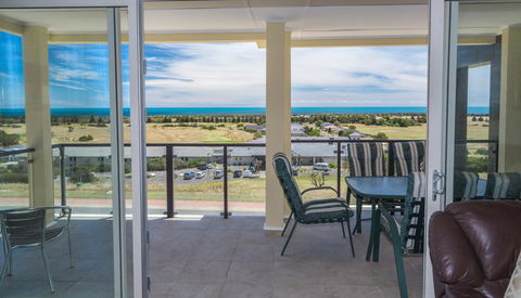 The Haven - 6A Turnberry Drive - Holiday Adelaide 1
