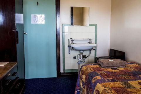 The Imperial Hotel - Holiday Adelaide 2