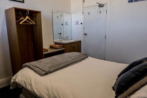 The Imperial Hotel - Holiday Adelaide 3