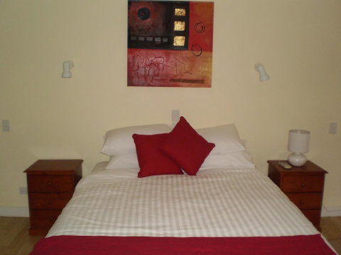The Lakehouse Manor - Holiday Adelaide 0