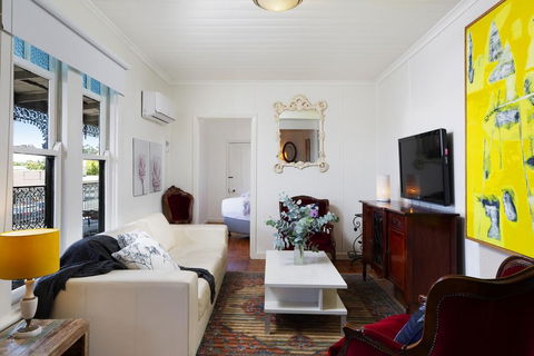 The Mayfair - Holiday Adelaide 0