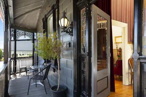 The Mayfair - Holiday Adelaide 1
