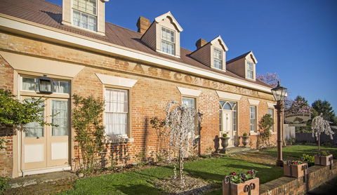 The Racecourse Inn - Holiday Adelaide 0