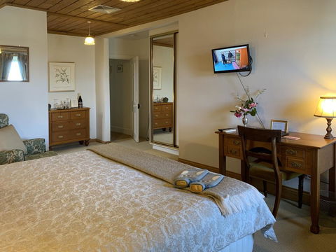 The Racecourse Inn - Holiday Adelaide 1