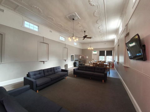 The Royal Hotel - Holiday Adelaide 3