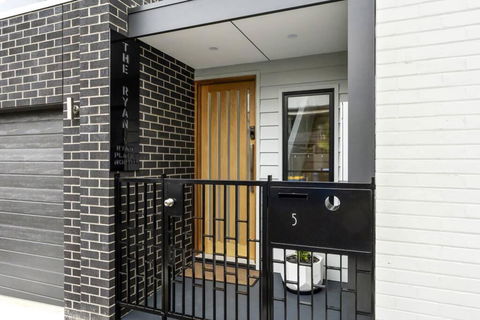 The Ryan Geelong CBD - Holiday Adelaide 0