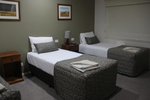 The Saltbush Motor Inn - Holiday Adelaide 3