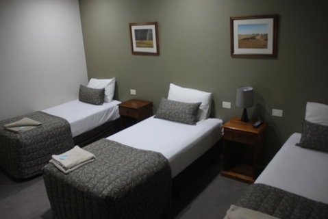 The Saltbush Motor Inn - Holiday Adelaide 2