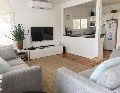 The Seaside Beachhouse Mollymook - Holiday Adelaide 2