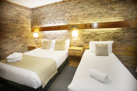 The Settlement Historic Hotel - Holiday Adelaide 1