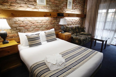 The Settlement Historic Hotel - Holiday Adelaide 2