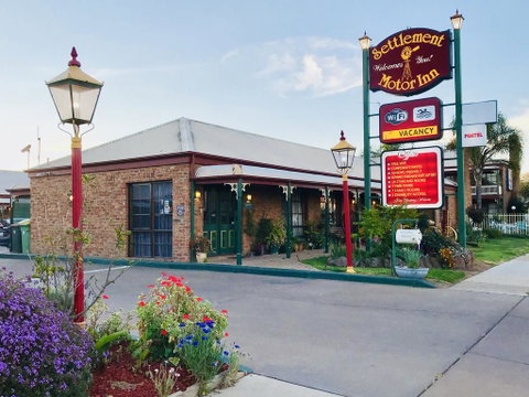 The Settlement Historic Hotel - Holiday Adelaide 0