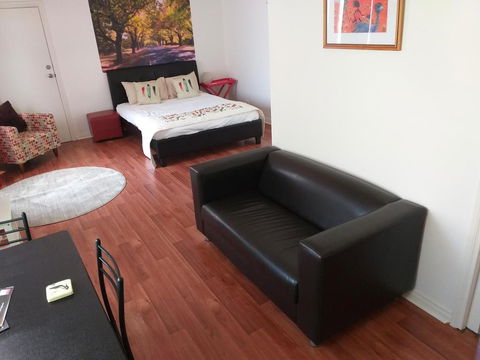 The Shelter Shed Garden Studio Apartment - Holiday Adelaide 1