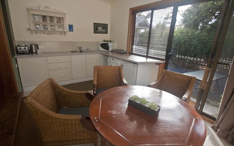 The Shingles Riverside Cottages - Holiday Adelaide 1