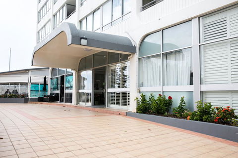 The Shore Apartments - Beachfront - Holiday Adelaide 1