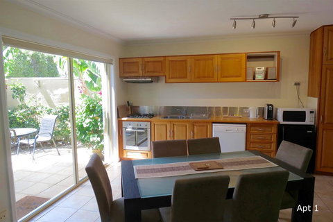 The Wave Oasis SC B&B - Holiday Adelaide 1