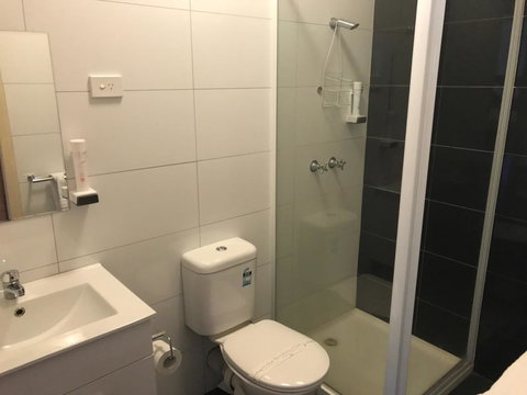 The Wharf Hotel - Holiday Adelaide 0