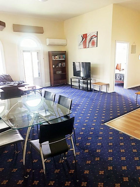 The Wharf Hotel - Holiday Adelaide 3