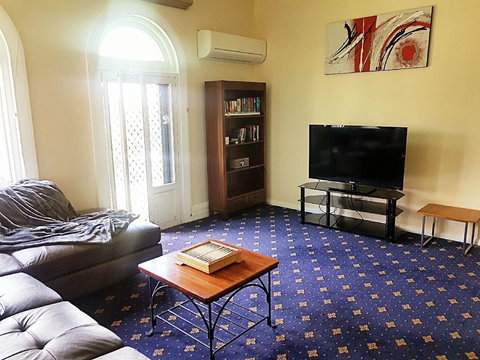 The Wharf Hotel - Holiday Adelaide 2