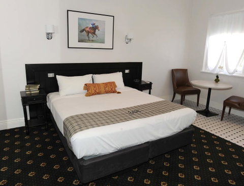 The Yarrawonga Hotel - Holiday Adelaide 0
