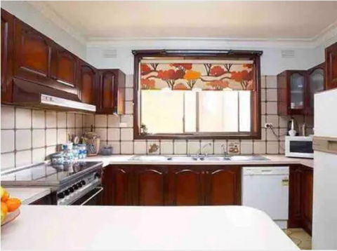 Thomastown Antique House En-suite Room - Holiday Adelaide 2