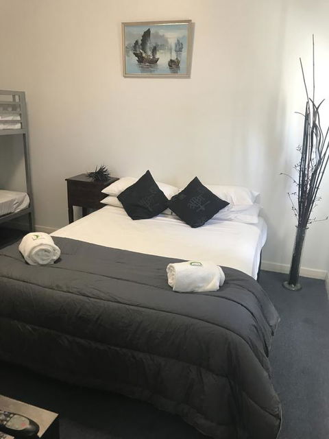Tin Can Bay Budget Accommodation - Holiday Adelaide 0
