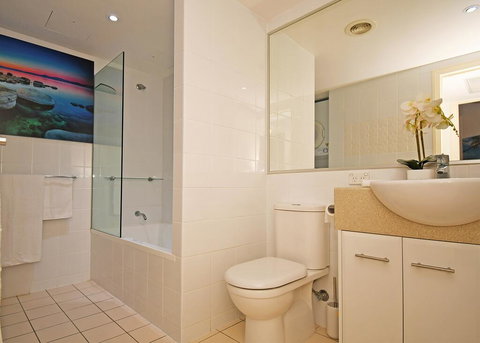 Tingeera Luxury Beachfront Apartments - Holiday Adelaide 3