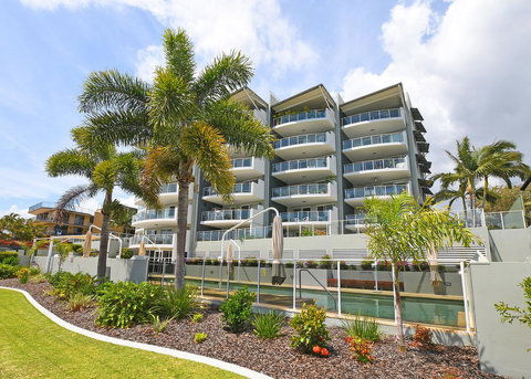 Tingeera Luxury Beachfront Apartments - Holiday Adelaide 0