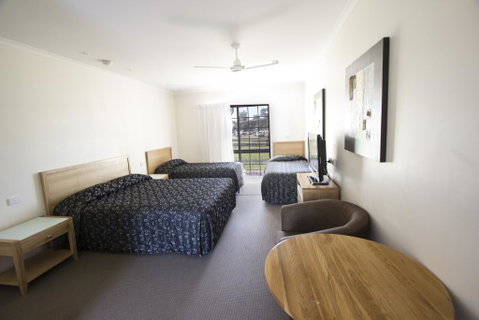 Tocumwal Golf Resort - Holiday Adelaide 2