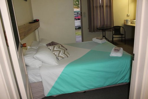 Tocumwal Hotel Motel (The Palms) - Holiday Adelaide 0