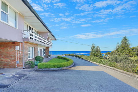 Toowoon Bay Beachside Unit, Unit 4 - Holiday Adelaide 0